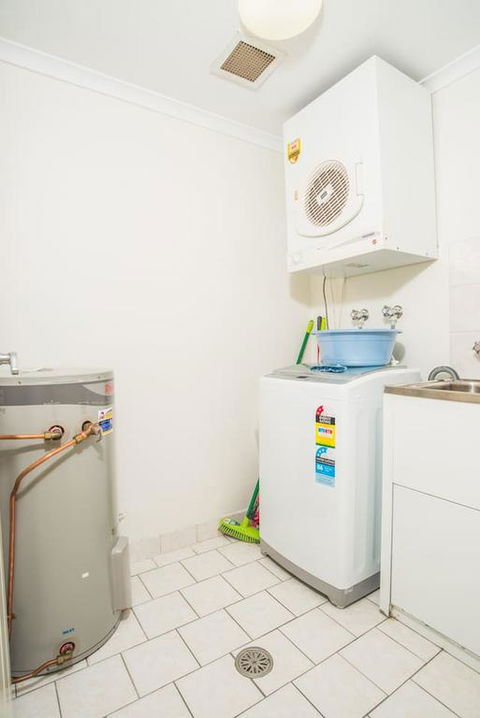 Spacious & Cozy APT@Heart Of Redfern Closes To CBD - Hervey Bay Accommodation 3