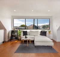 Spacious 2 Bed House 2 AC and Free Street Parking - Hervey Bay Accommodation