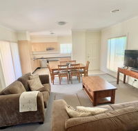 Spacious 2 Bed 2 Bath Villa - Central Location - Quiet - Hervey Bay Accommodation