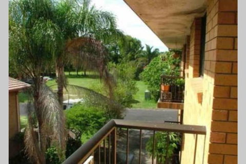 Spacious 2 Bedroom Beach Side Apartment - Close To Shopping Centre With Coles, Health Food Shop, Sushi, Pizza, Cafes, Hairdresse - Tourism Hervey Bay 3