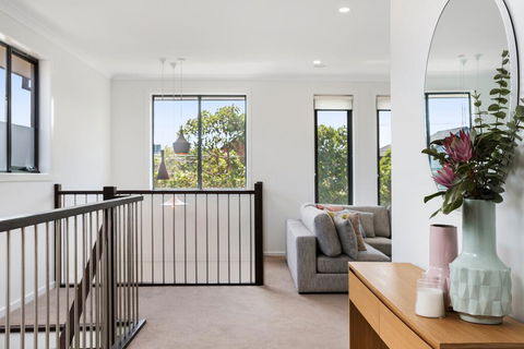 Spacious 4-Bed House With Parking And Backyard - Hervey Bay Accommodation 1