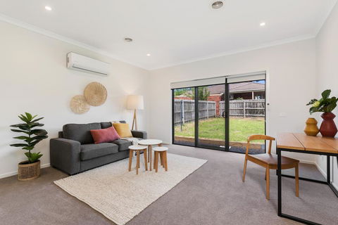 Spacious 4-Bed House With Parking And Backyard - Hervey Bay Accommodation 3