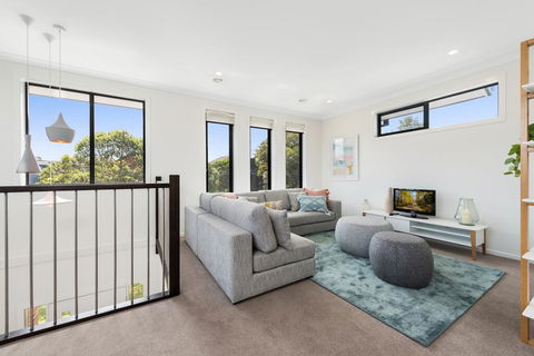 Spacious 4-Bed House With Parking And Backyard - Hervey Bay Accommodation 0