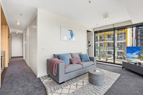 Spacious And Sunny Modern Apartment With City View - Hervey Bay Accommodation 2