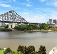 Spacious Executive 3 Bedroom - Brisbane CBD - Views - Pool - WIFI - Free parking - Hervey Bay Accommodation