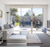 Spacious Modern Apartment In Sydney's North Shore - Tourism Hervey Bay