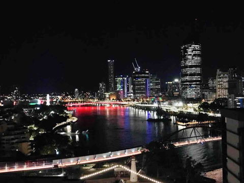 Spacious River Front 2 Bed Apt Central Location - Hervey Bay Accommodation 3