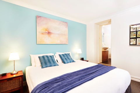 Spacious Studio With Courtyard And Extra Beds - Hervey Bay Accommodation 2