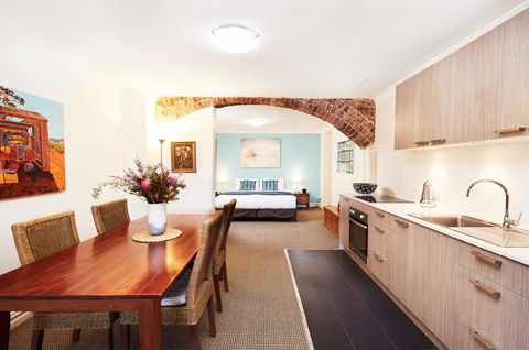 Spacious Studio With Courtyard And Extra Beds - Hervey Bay Accommodation 0