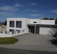 Spectacular Holiday Living - Hervey Bay Accommodation