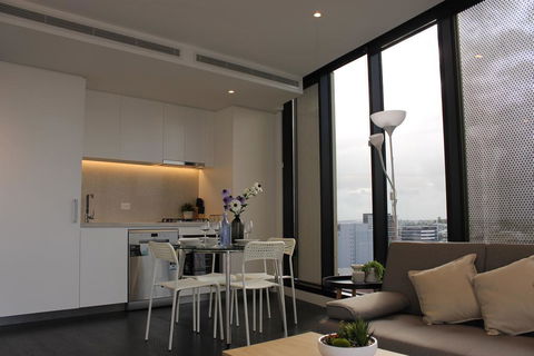 Spectacular Views Of CBD By FV With Free Car Park - Hervey Bay Accommodation 2