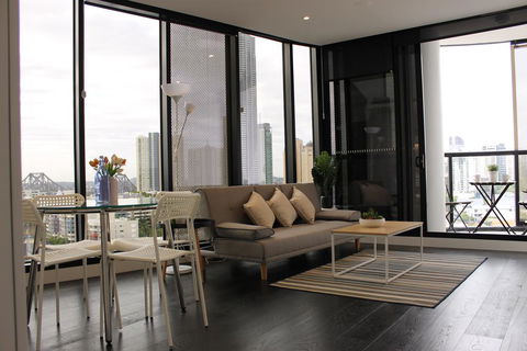 Spectacular Views Of CBD By FV With Free Car Park - Hervey Bay Accommodation 3