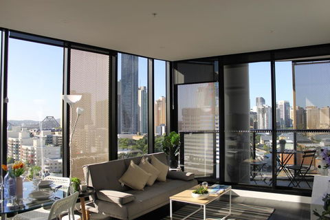 Spectacular Views Of CBD By FV With Free Car Park - Hervey Bay Accommodation 1