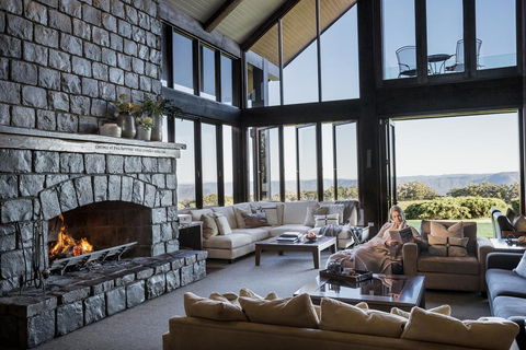 Spicers Peak Lodge - Hervey Bay Accommodation 0