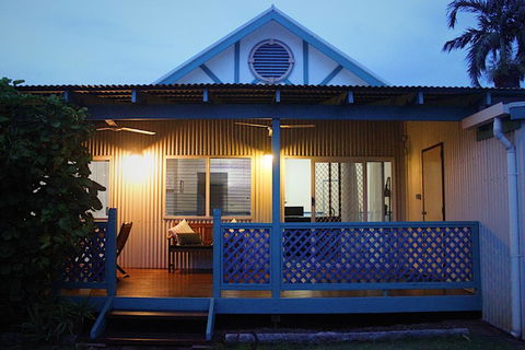 Spike The Bubble Beach House - Tourism Hervey Bay 0