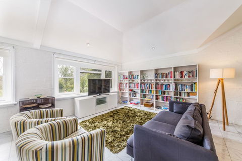 Spoilt For Choice 2-bed/2-bath + Free Parking - Hervey Bay Accommodation 0