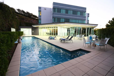 Springfield Lakes Boutique Hotel - Tourism Hervey Bay 0