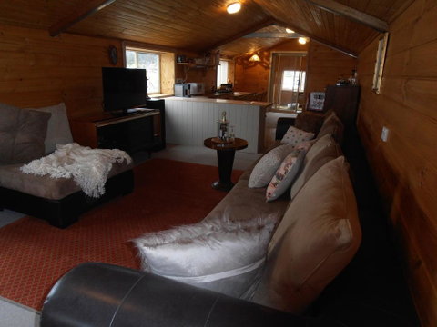 Springmead Rustic Cabin - Hervey Bay Accommodation 3