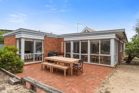 St. Andrews Beach Coastal Escape - Hervey Bay Accommodation 1