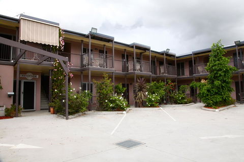 Station Hotel Motel Kurri - Tourism Hervey Bay 0