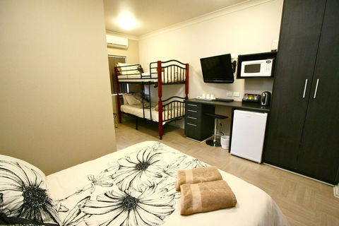 Station Hotel Motel Kurri - Tourism Hervey Bay 3