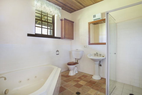 Stone Cottage - Hervey Bay Accommodation 1