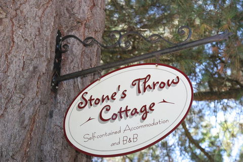 Stone's Throw Cottage Bed And Breakfast - Tourism Hervey Bay 1