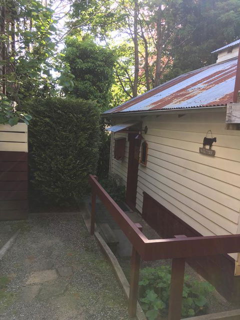 Stone's Throw Cottage Bed And Breakfast - Tourism Hervey Bay 3