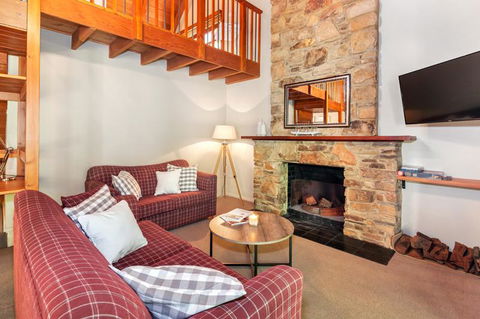 Stonehenge Retreat - Hervey Bay Accommodation 3