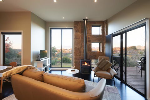 StoneTryst Spa Villas - Tourism Hervey Bay 0