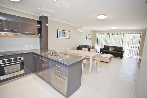 Stonewood Villas - Hervey Bay Accommodation 0