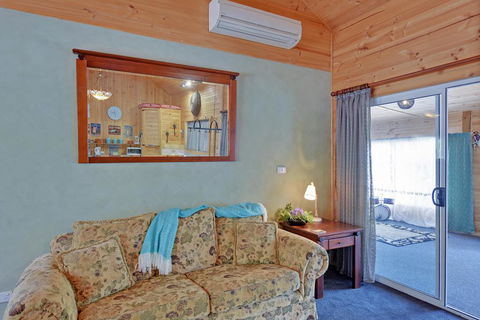 Stony Rise Cottage B&B - Tourism Hervey Bay 2