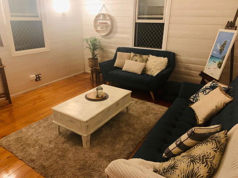 Stranded In Oz Stay In Relaxing Environment, FREE WIFI, NETFLIX, POOL, AIR CON - Tourism Hervey Bay 1