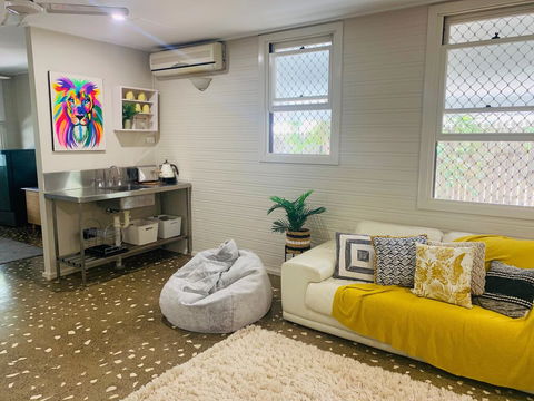 Stranded In Oz Stay In Relaxing Environment, FREE WIFI, NETFLIX, POOL, AIR CON - Tourism Hervey Bay 2