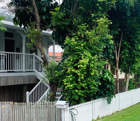 Stranded? Nowhere To Stay? Sanitised Apartment, Sleeps 4, Netflix, Wifi, Pool - Tourism Hervey Bay 1