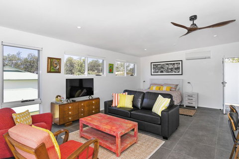 Studio 36 - Tourism Hervey Bay 2