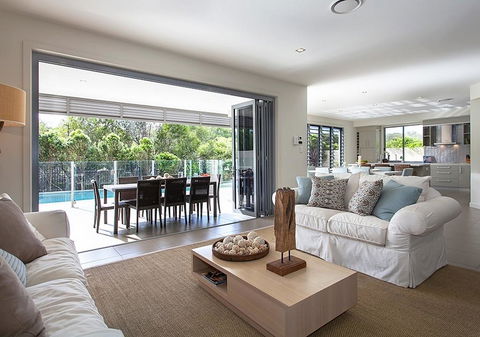 Stunning Beachside Home Minutes From Coolum Beach - Tourism Hervey Bay 3