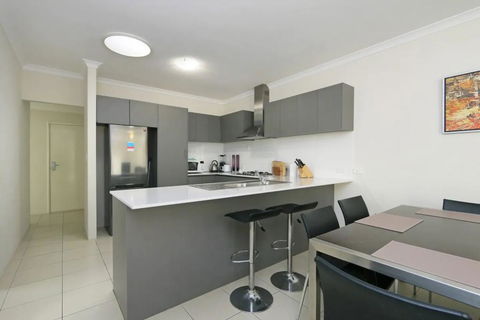 Stunning Home Near Scarborough Beach Sleeps 11 - Hervey Bay Accommodation 1