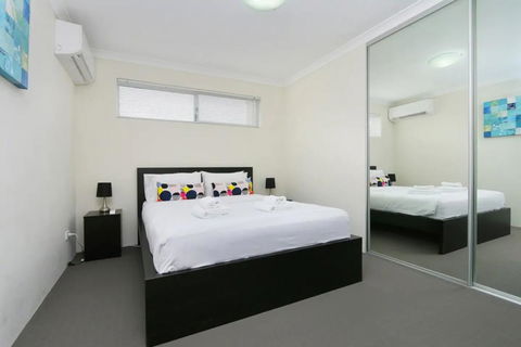 Stunning Home Near Scarborough Beach Sleeps 11 - Hervey Bay Accommodation 3