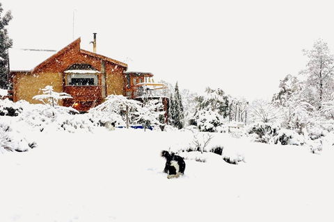 STUNNING HOME WITH AMAZING VIEWS - Just 20 Mins To The City And Only 10 To MONA! - Hervey Bay Accommodation 0