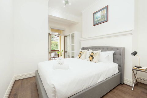 STUNNING SYDNEY HOME 11 - Hervey Bay Accommodation 1