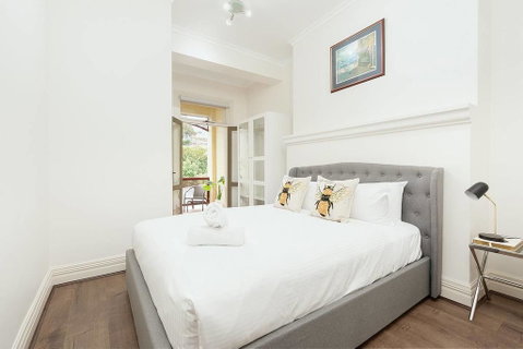 STUNNING SYDNEY HOME 4 - Hervey Bay Accommodation 1