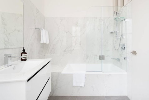 STUNNING SYDNEY HOME 4 - Hervey Bay Accommodation 2