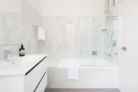 STUNNING SYDNEY HOME 6 - Hervey Bay Accommodation 2