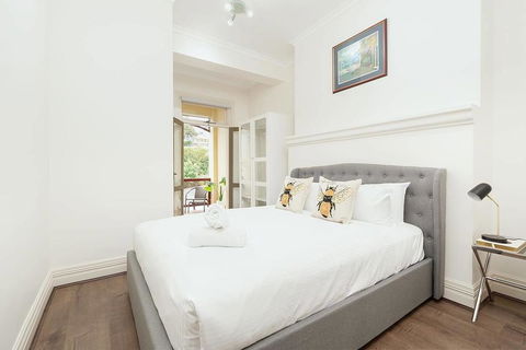 STUNNING SYDNEY HOME 6 - Hervey Bay Accommodation 1