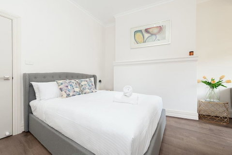 STUNNING SYDNEY HOME 9 - Hervey Bay Accommodation 2