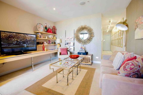 Stylish 1 Bedroom Apartment Amazing City Views - Hervey Bay Accommodation 2