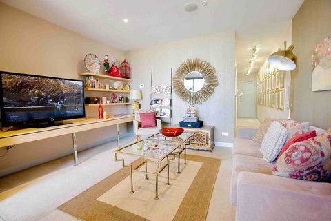 Stylish 1 Bedroom Apartment Amazing City Views - Tourism Hervey Bay 2