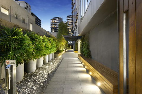 STYLISH 2BR 2BTH + CAR = HEART OF SOUTH YARRA - Hervey Bay Accommodation 1