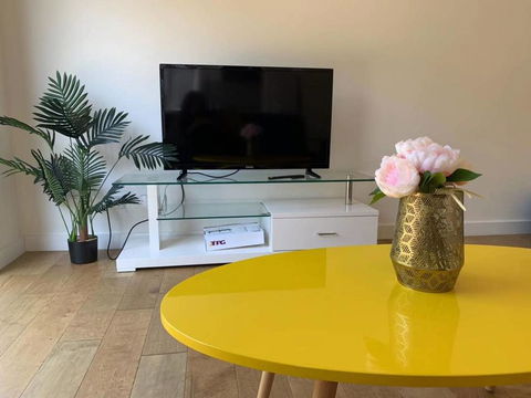Stylish Bedroom In Bentleigh East - Tourism Hervey Bay 1
